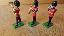 BRITAINS 40106 SCOTS GUARD BAND TUBA ALTO SAXOPHONE PICCOLO TOY SOLDIER SET