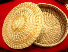 Vtg LARGE 10" Handmade Seagrass Straw Basket Round with Lid Natural MINT Cdn