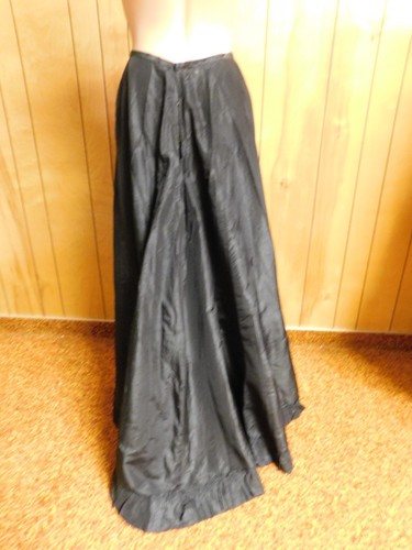ANTIQUE VICTORIAN Black Taffeta Skirt w/ Ruffle at Hem Waist 27" - Picture 6 of 10