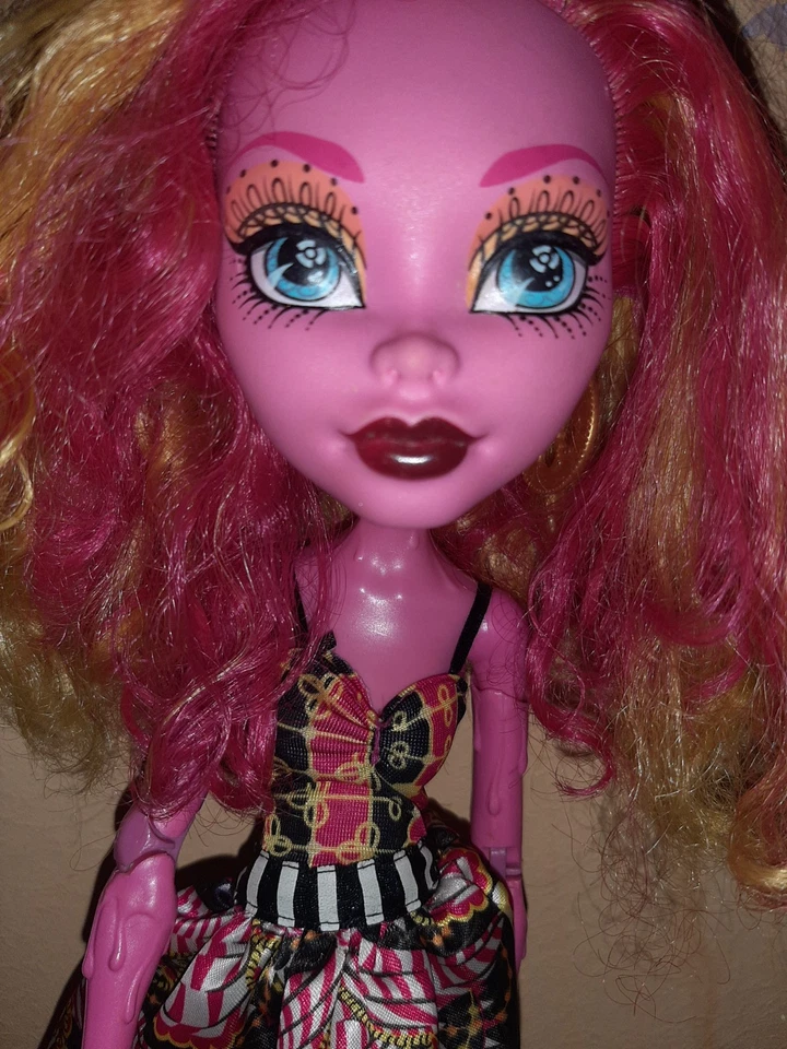 BAMBOLA MONSTER HIGH GOOLIOPE MATTEL 2014 - 45 CM - Immagine 4 di 4