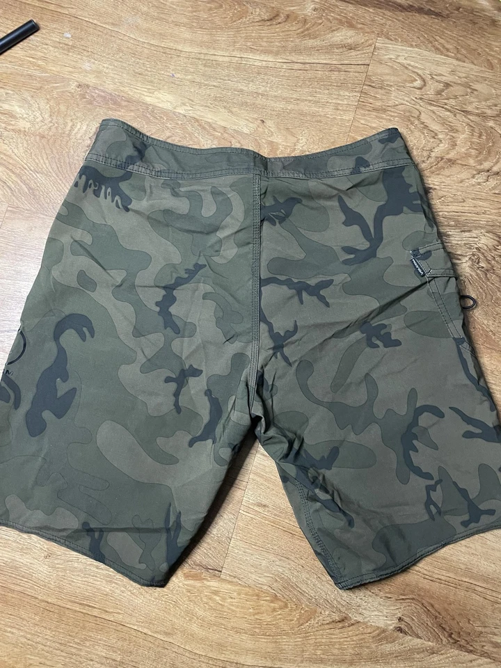 Volcom Boardshorts Mens 32 Green Camo Swim Trunks Cargo Pocket Mod tech - Image 2 of 4