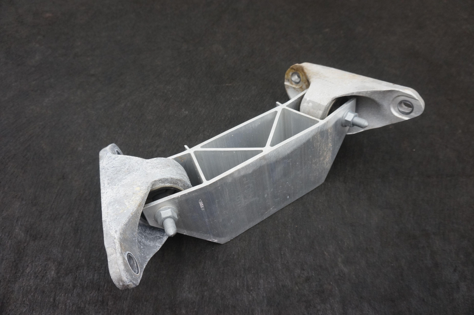 Front Reinforcement Bracket W/ Mount OEM 4S0802871A 4S0599437 Audi R8 4S 2018-23