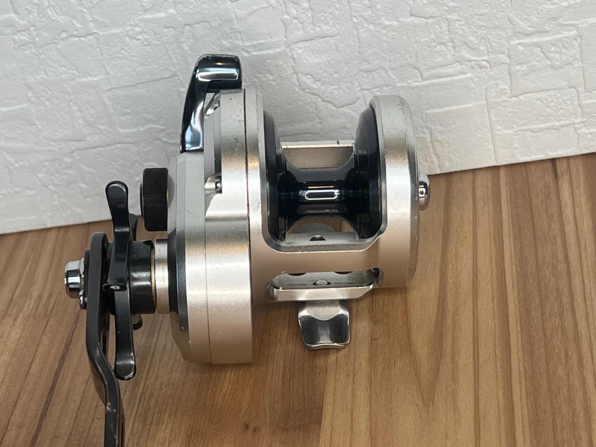 リール SHIMANO OCEA JIGGER 1500PG Shimano 11 Ocea Jigger 1500pg Right Jigging Game Reel 5.1:1