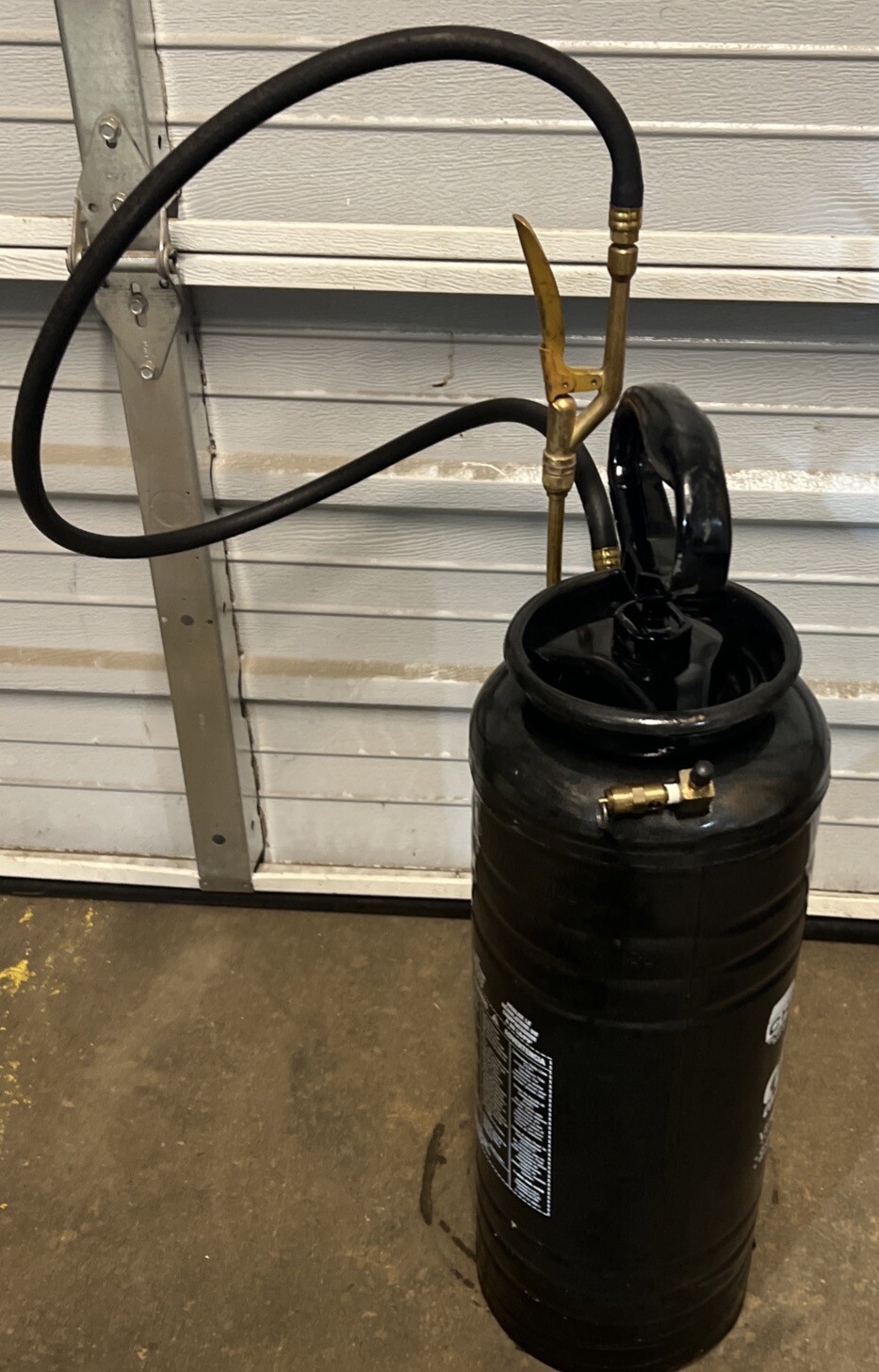 Chapin 1999: 3.5-gallon  Compressor Charged Concrete Tank Sprayer Used Surplus