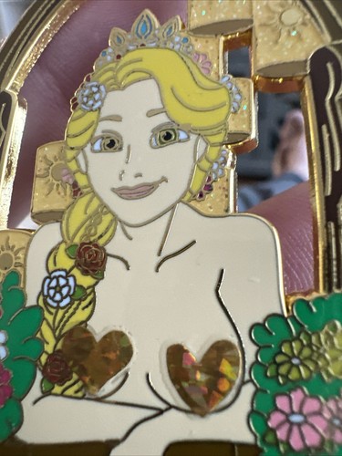 Disney Rapunzel Pin In Her Window With Lanterns LE 100 TANGLED Fantasy Jumbo Pin - Bild 11 von 15