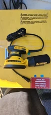 Dewalt DWE6423 5 inch Variable Speed Random Orbit Sander