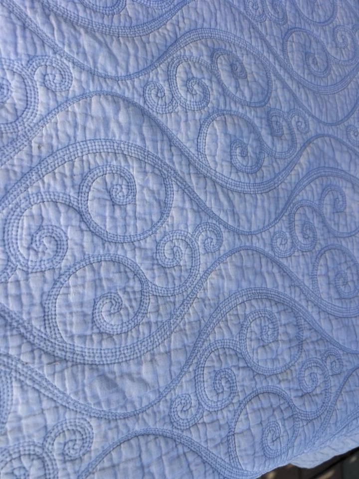 TAHARI HOME QUEEN COLCHA REVERSIBLE Azul Claro Patrones Giratorios Algodón Foto 2 de 4