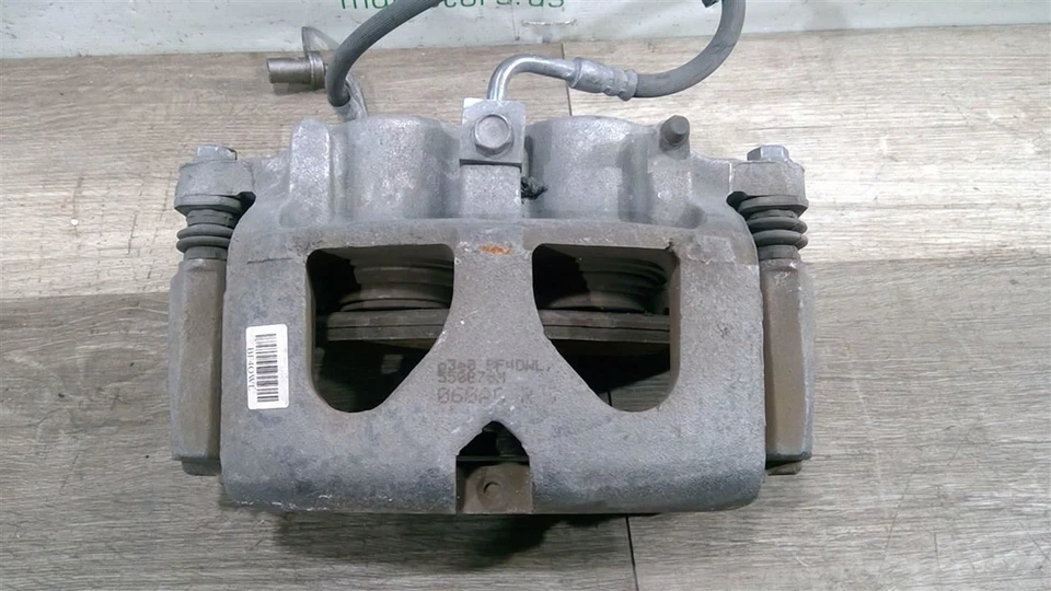 Pinza de freno de disco delantera derecha Dodge Ram 1500 2019-2021 OEM 68412552AC Foto 2 de 4