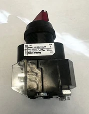 Allen-Bradley Selector Switch 800H-16HRR2KB6AX Ser.F 120V 50/60Hz