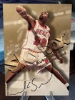 1998-99 SkyBox Premium Autographics #121 Mark Strickland