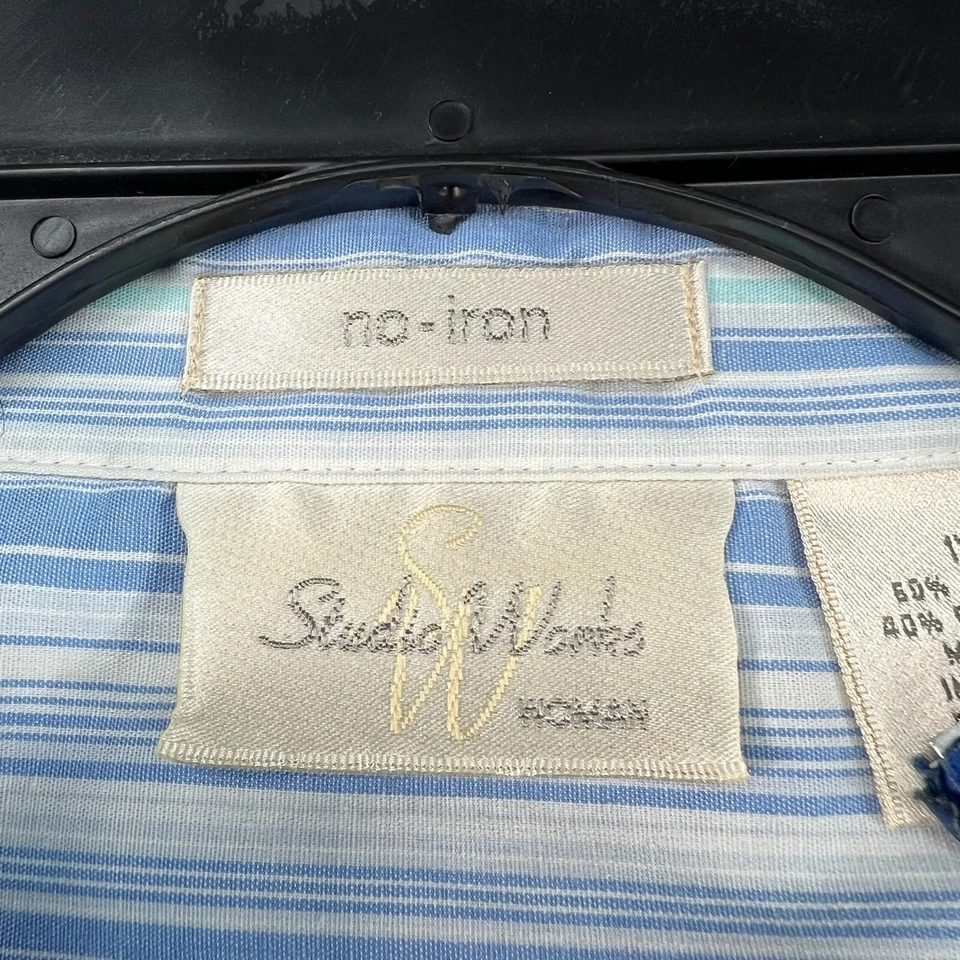 Camisa feminina Studio Works com botões plus size 1X listrada azul manga 3/4 - Imagem 3 de 4