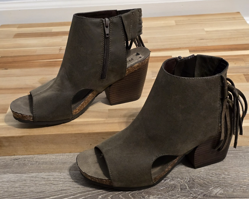 Pierre Dumas Brown Faux-Leather Wedge Heel Tasseled Peep-Toe Booties Size 8.5M