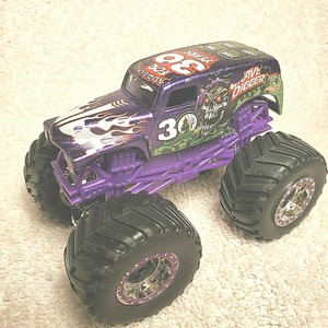 hot wheels monster jam grave digger 30th anniversary