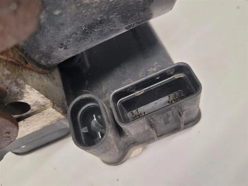 Conjunto de módulo de control de bomba ABS freno antibloqueo Chevy Trailblazer 2004-2005 OEM Foto 3 de 4