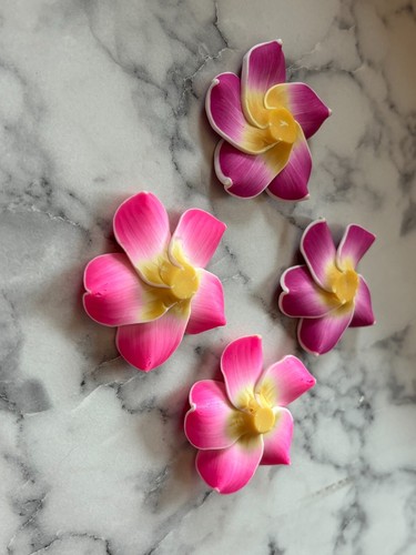 NWOT Plumeria Clay Flatback Flowers Crafts 50mm Set of 4 Pink Purple - Picture 6 of 6