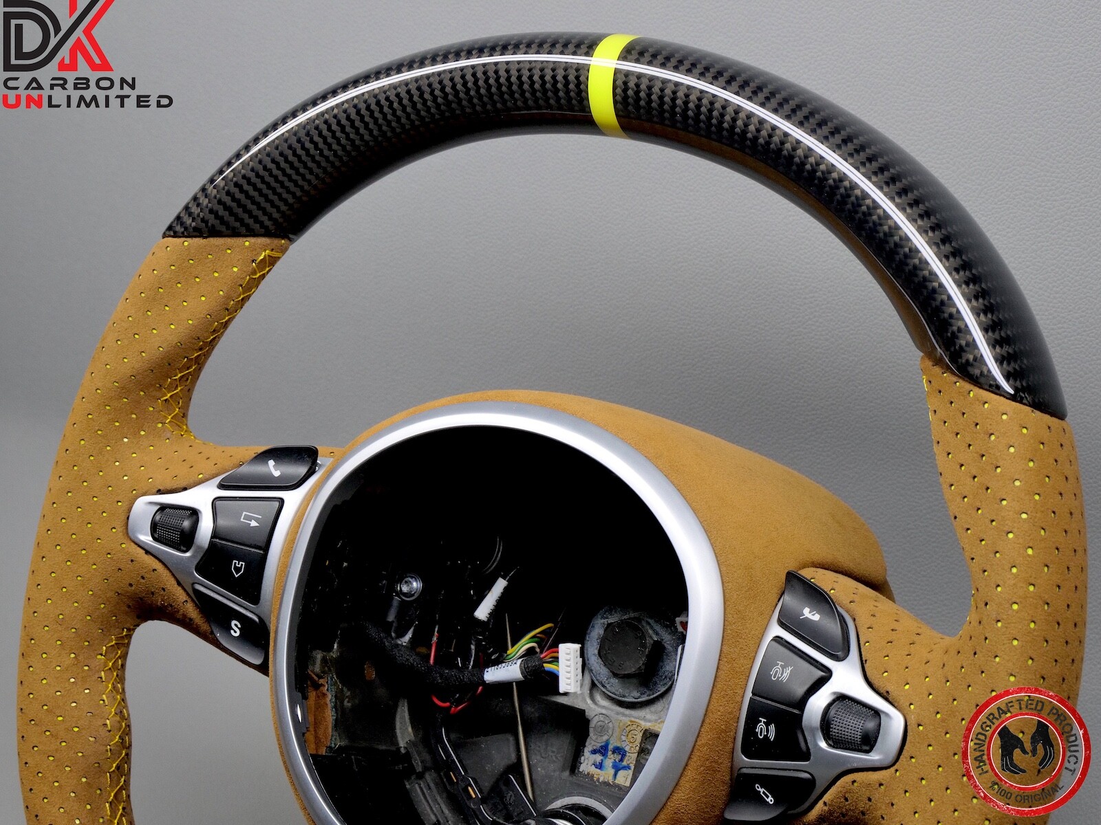 Aston Martin DB11 DBS Vantage Oxford Tan Alcantara Carbon Steering Wheel v4