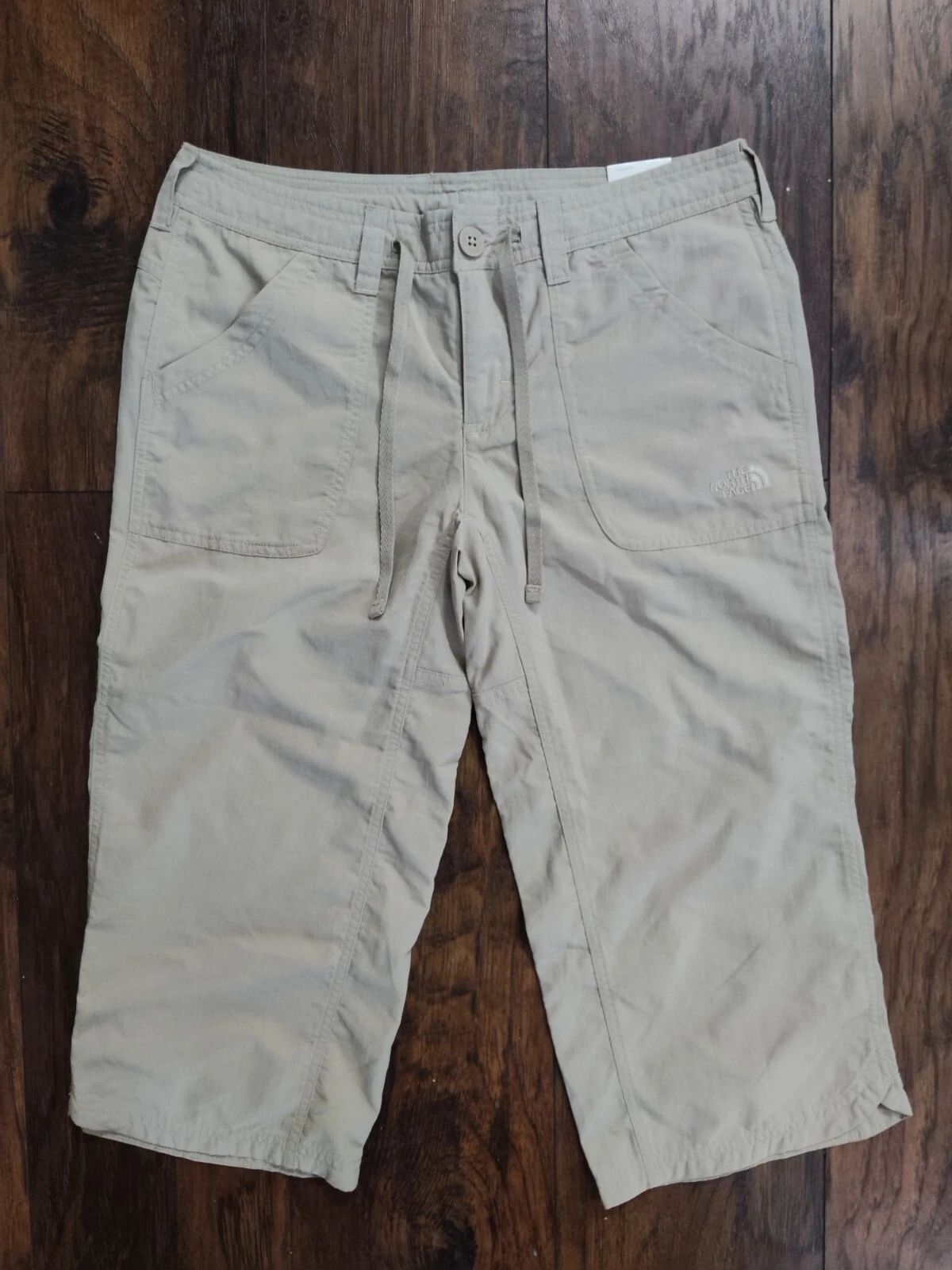 The North Face Women's Khaki Relaxed Fit Capri Pants Size 6. Waist:31in