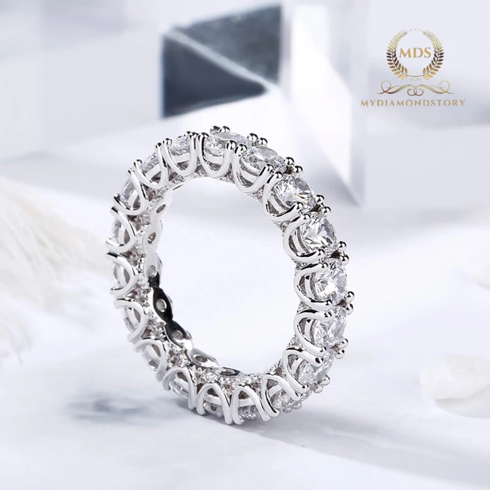 Alianza de boda Moissanite Eternity de oro blanco sólido de 14 quilates de 2 quilates corte redondo para mujer Foto 2 de 4