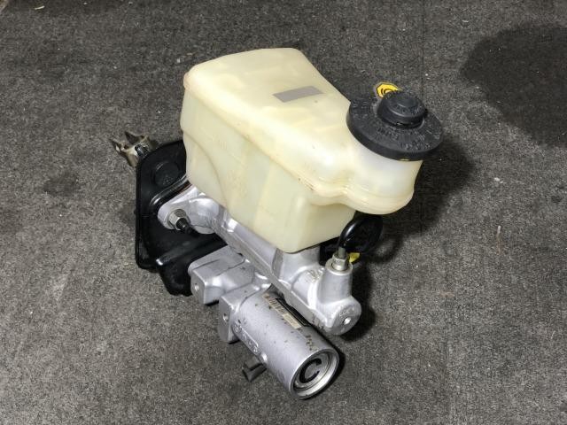 Toyota Crown Majesta URS206 Brake Master Cylinder OEM 47201-30800