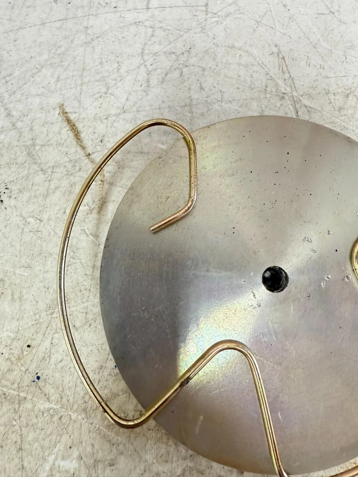 Victory Kingpin 2007 tanque de combustible gasolina panel de llenado tapa cubierta con clip de retención Foto 4 de 4