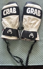 Crab Grab Large White Black Mittens Mitt MrCrabs 🦀 Krabby Patty Pro Model MENs?