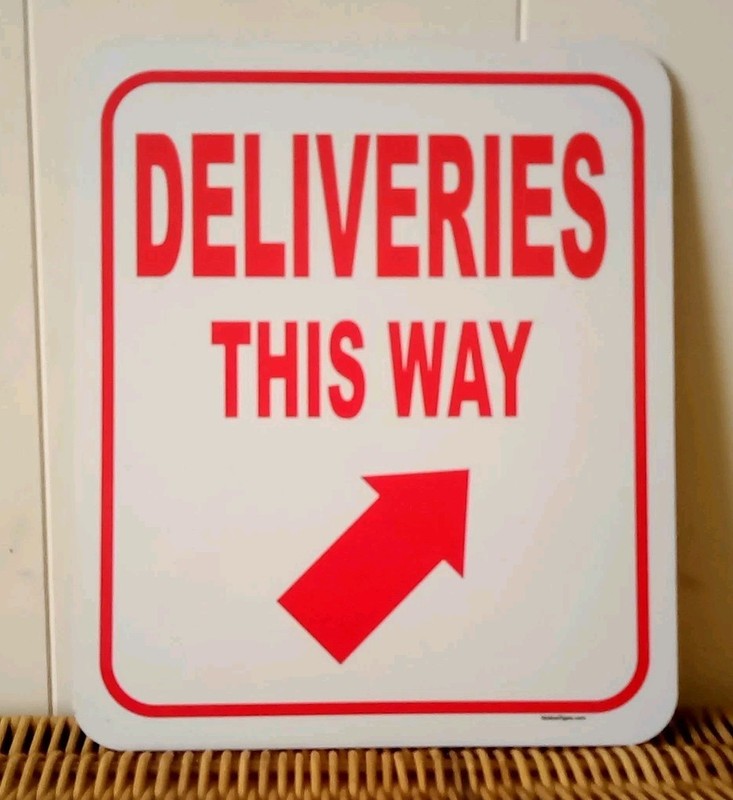 DELIVERIES THIS WAY RIGHT   Arrow 8.5"x10" Plastic Composition Material