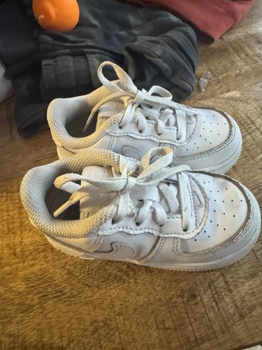 Nike Air Force 1 Triple White Toddler Size 7C Athletic Lifestyle Shoes Sneakers - 第 1/5 張圖片