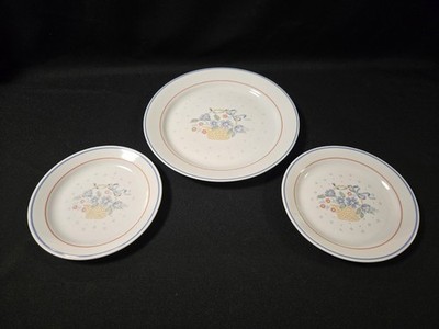 3 Pieces Corelle Country Cornflower  10 1/4'' Dinner Plate & two 7'' Bread Plate