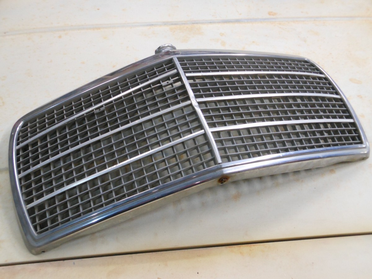 Mercedes OEM 1974 W114 W115 240D Front Grille Chrome No Emblem