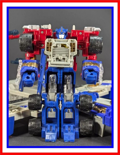 Transformers Armada _ Optimus Prime with Mini-Con Sparkplug _ ** COMPLETE ** - Picture 6 of 10