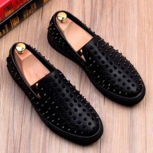 slip on uomo con borchie