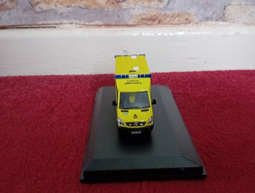 1/76 Oxford Diecast Ambulance London - Foto 4 di 7