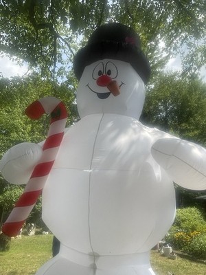 Giant Frosty The Snowman 18 Foot Inflatable With 2 Kaleidoscope Light & Led