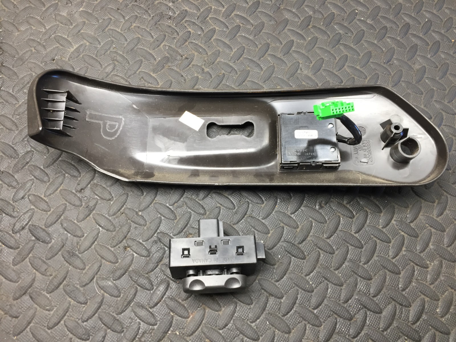 05-13 CHEVROLET CORVETTE C6 FRONT RH PASS. SIDE SEAT ADJUSTER SWITCH COVER #2