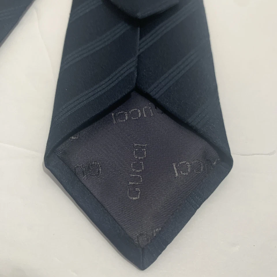 ¡Raro! Corbata Gucci CREAM LABEL Vintage Azul Marino/Azul Marino Rayas Hecha en Italia 100% Seda Foto 2 de 4