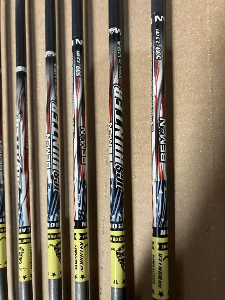 Beman ICS Patriot Hunter 500 1/2 Dozen Fletched Feathers 2 Blue 1 White - Image 2 of 3
