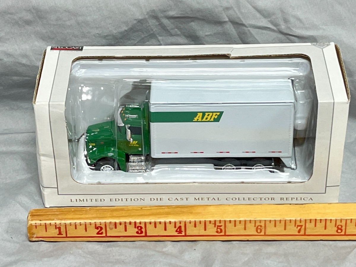Peterbilt 385 Straight Truck Van Box ABF FREIGHT 1:64 Spec-Cast