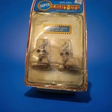 Vintage Pair Of Lionel RAILROAD CROSSING No 154 METAL MADE IN USA (LI121825-01)