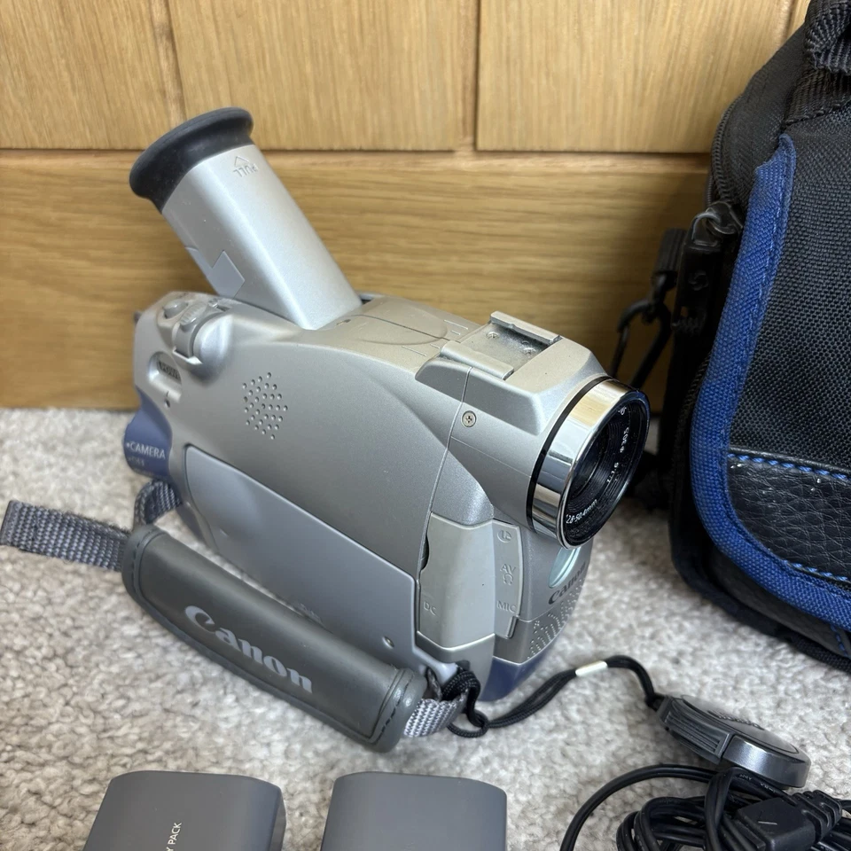 Canon MV500i MiniDV Camcorder Vintage Retro with case, extra battery and tapes - Image 2 of 4