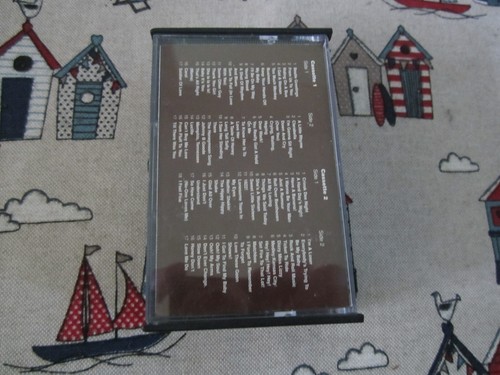 THE BEATLES LIVE AT THE BBC 1994 APPLE DOUBLE CASSETTE ALBUMS - Picture 6 of 9