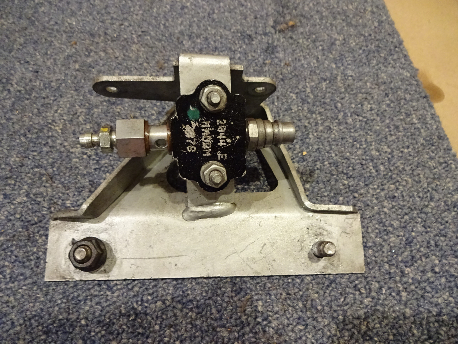 Maserati GranTurismo F1 Gearbox Quick Disconnect With Bracket - PN 260542