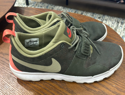 Nike SB TRAINERENDER Men's Size 12 Sneakers 616575-326 Khaki Olive Crimson Shoes