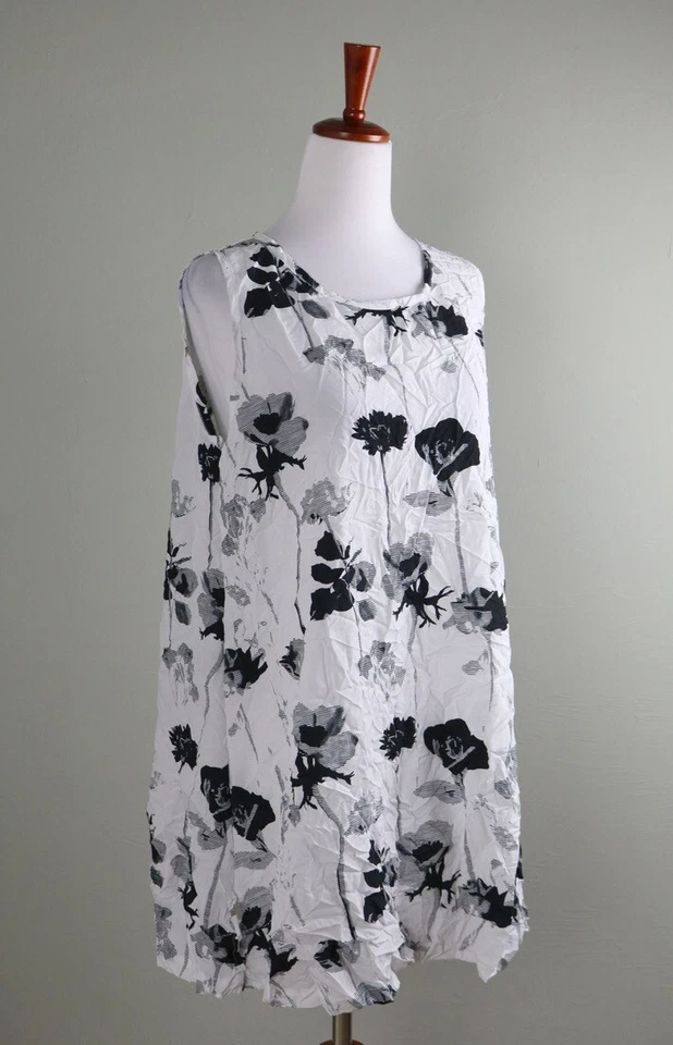 Cómoda camiseta sin mangas túnica informal floral negra blanca arrugada talla pequeña EE. UU. $119 Foto 2 de 4