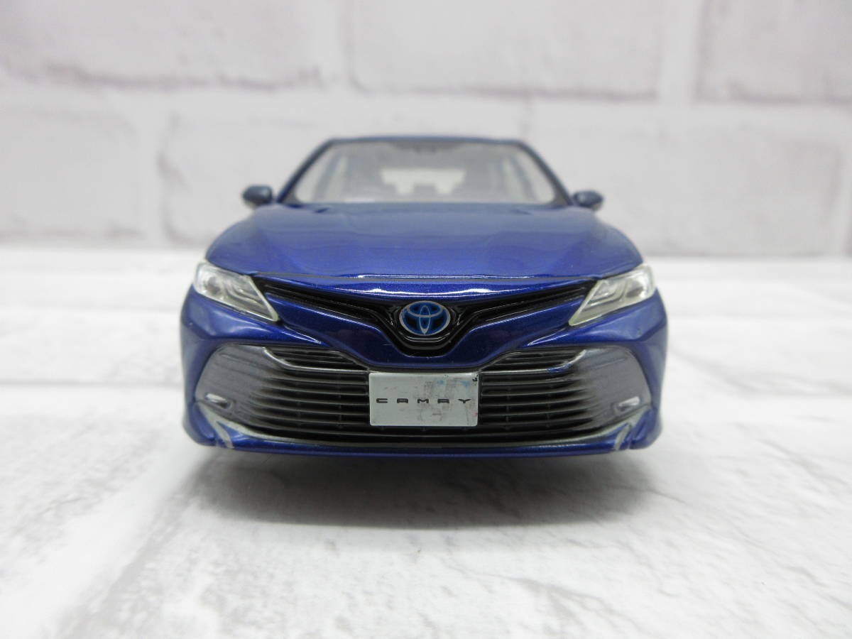 1:30 Toyota Camry Hybrid Dark Blue Metallic Color Sample