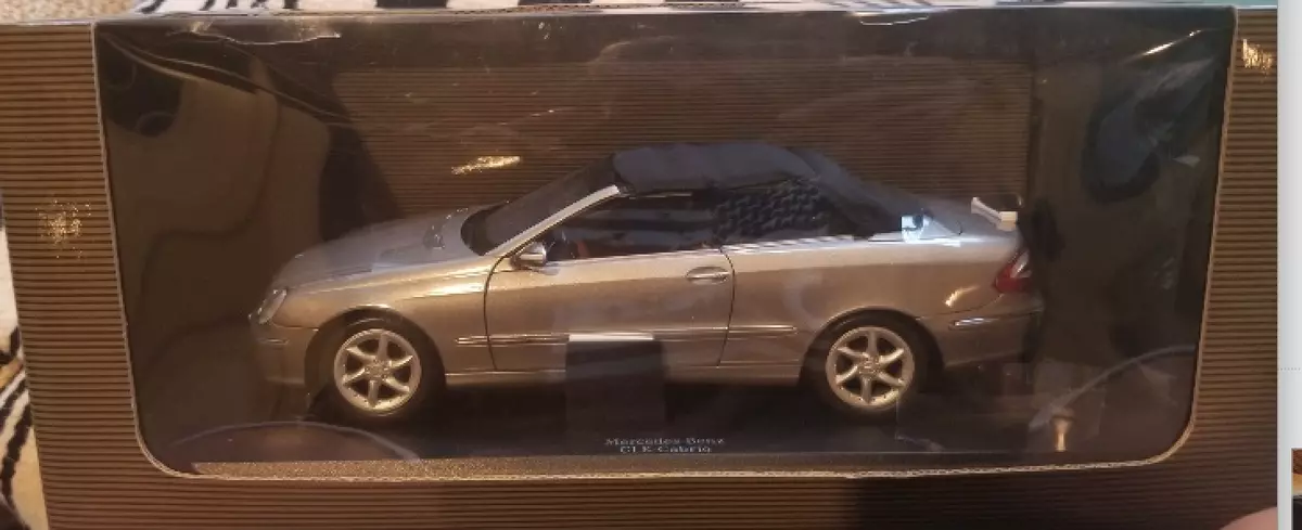 RARE MINICHAMPS MERCEDES BENZ CLK CABRIO DEALER EDITION 1:18 Model MINT