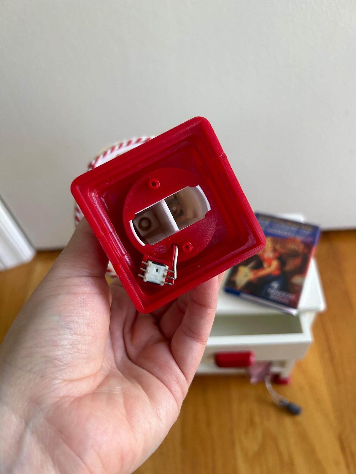 Pleasant Company American Girl Molly Bed Nightstand Lamp Clothes