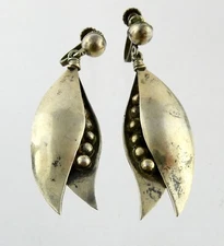 Vintage Mexico Sterling Silver Pea Pod Screwbacks Earrings Peas in a Pod 14g 2In