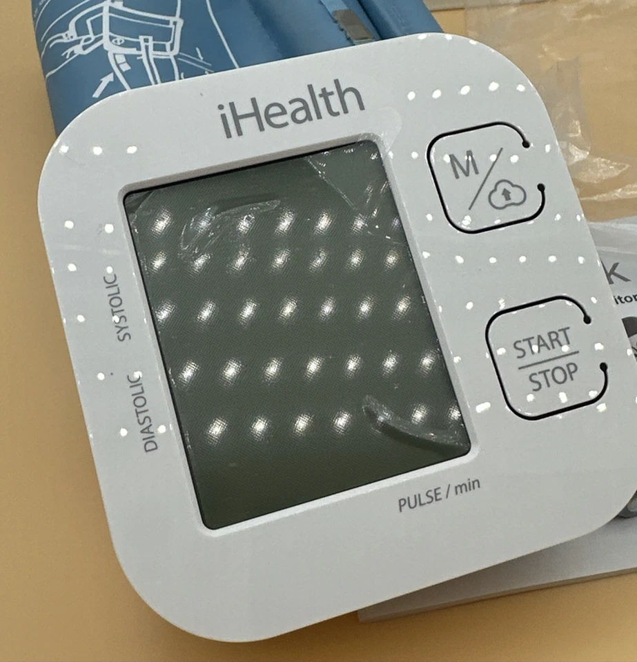 iHealth Track Connected Blood Pressure Monitor Wireless Bluetooth with batteries - Image 2 of 4