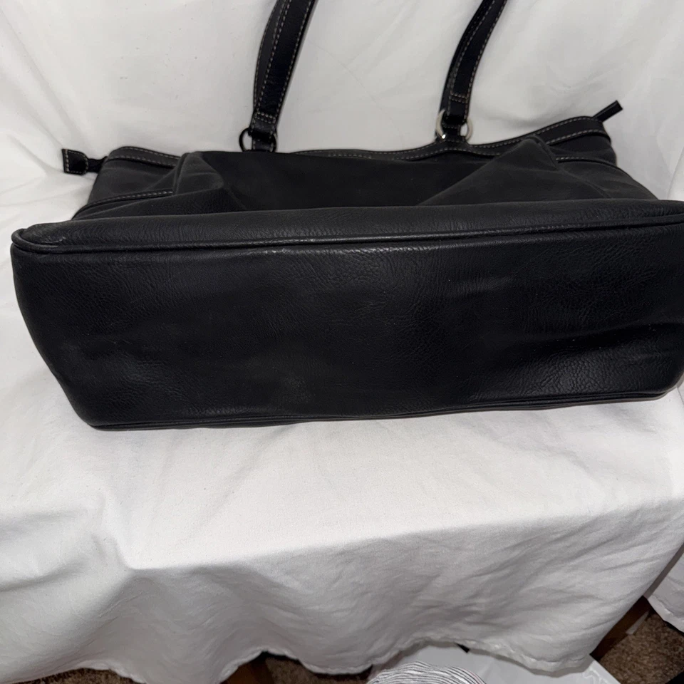 Bolso de hombro Multi Sac. Exterior de cuero sintético negro, interior de nailon Foto 3 de 4