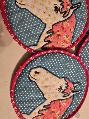 Red Rounded Box Shape Pioneer Woman Patchwork Quilted Horse Hot Pad Trivet Kitchen Country ...